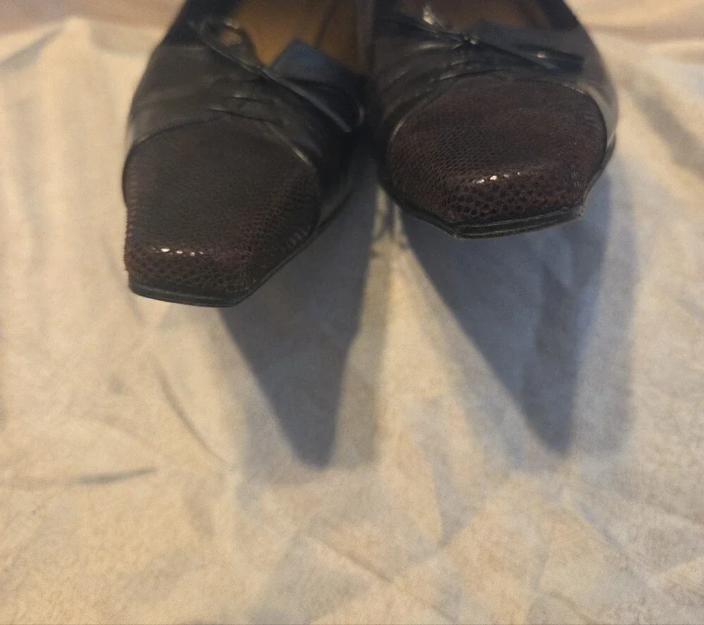 0Stuart Weitzman Dark Brown Leather Bow-Detail Pumps